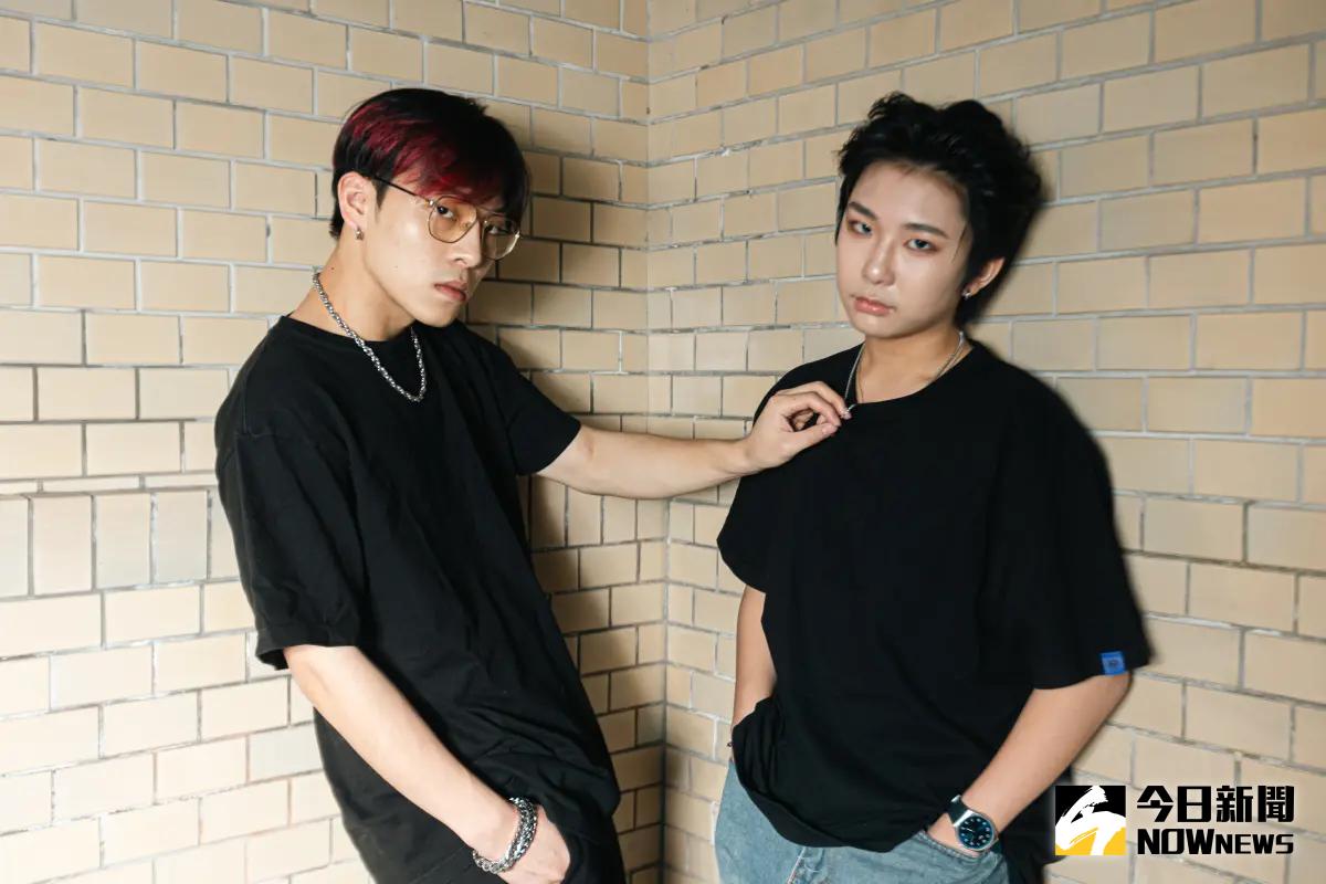 ▲《原子少年2》BU（右）曾到YG、JYP參加徵選，不過因為當時年紀輕、個子比較矮，最終沒有入選；洪暐（左）和韓國也很有淵源，先前和韓國女孩曾有一段情，因此啟發創作才華。（圖／記者葉政勳攝影）