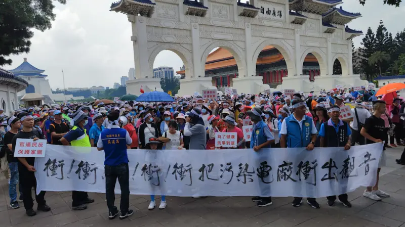 ▲桃園市民日前北上向總統府抗議反對SRF設廠。（圖／涂權吉辦公室提供）