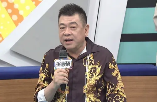 ▲63歲王牌經紀人孫德榮希望「反骨男孩」成員少安當他的兒子,並透露將把自己3億遺產送給少安當成未來的創業基金。(圖/中天提供) ▲63歲王牌經紀人孫德榮希望「反骨男孩」成員少安當他的兒子,並透露將把自己3億遺產送給少安當成未來的創業基金。(圖/中天提供)