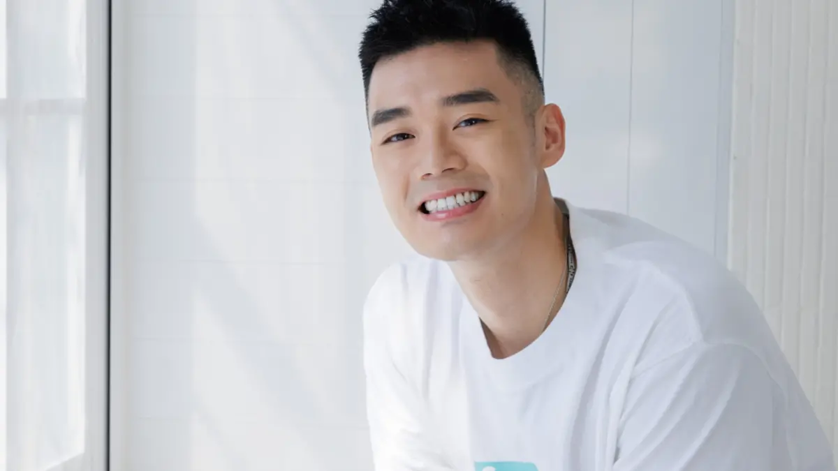 ▲王齊麟連續兩屆奧運拿下羽球男雙金牌，他透露經常因為比賽的緊繃、飛行時差，忘了善待自己的肌膚，因此這次帶上保養產品，在球場上如願奪金。（圖／DR.WU提供）