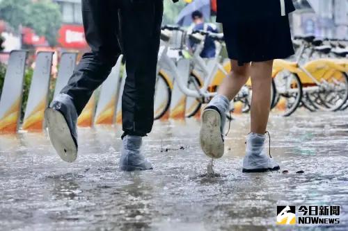 國家級警報響了！「大雷雨」突襲高雄、台南　暴雨警戒範圍區出爐
