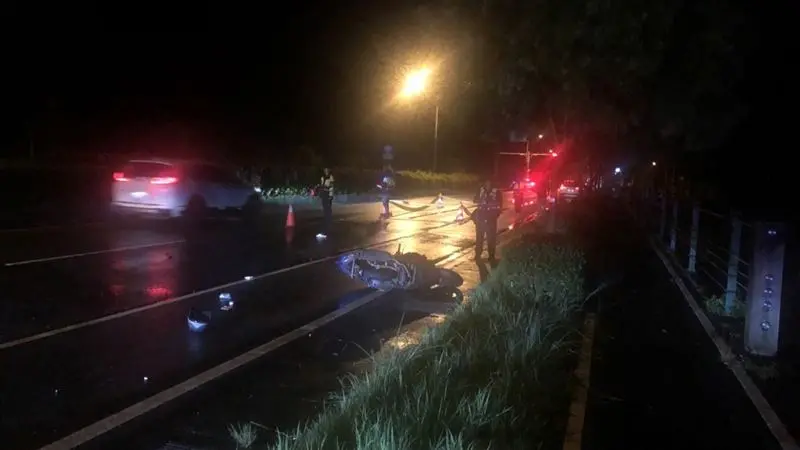 ▲花蓮鳳林鎮本月16日晚間傳出一起死亡車禍，一名男子行經台9線時遭機車撞飛，隨後又被汽車輾過。（圖／翻攝畫面）