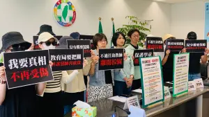 ▲台中市議員張家銨等人，陪同多位家長開記者會控訴幼兒園不當對待。（資料畫面／記者顏幸如攝）