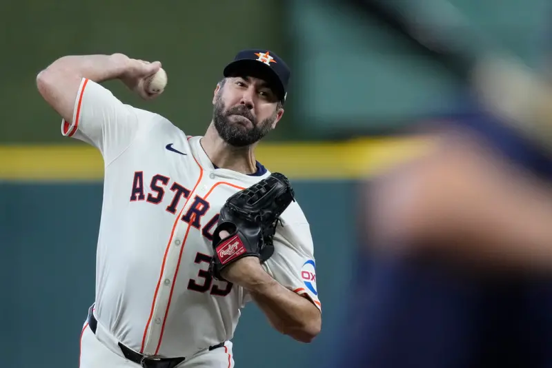 ▲休士頓太空人隊賽揚強投Justin Verlander，日前因頸部不適進入傷兵名單，如今在休息超過2個月之後，Verlander預計將在台灣時間週四，球隊對陣紅襪隊的比賽上回歸，並擔綱先發任務。（圖／美聯社／達志影像）