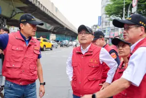 忠孝橋遭36噸鋼梁砸毀修復至少2個月！侯友宜喊最快1個月雙向通車
