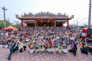 ▲紙風車劇團「阿猴落地掃」屏縣走透透,讓鄉親共享藝文饗宴。（圖／屏東縣府提供）