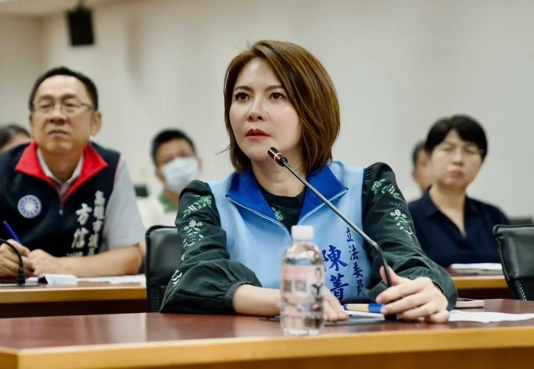 路易莎慘捲政治惡鬥!藍委「不專業點評」咖啡網讚爆:最不鳥的店 | 政治快訊 | 要聞 | NOWnews今日新聞
