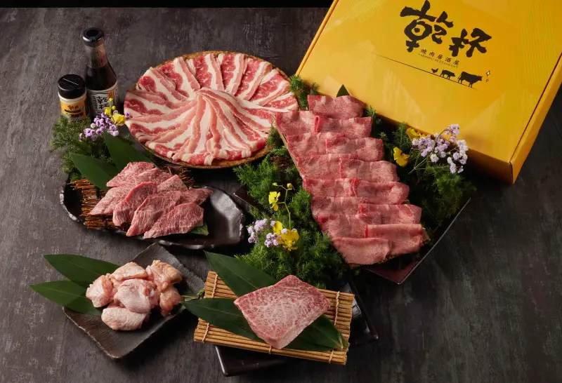 中秋烤肉4家外帶優惠!乾杯「1人375」爽吃和牛 米其林餐廳參戰 ▲中秋節將到來,業者也紛紛推出烤肉外帶禮盒,其中杯集團旗下「乾杯超市」推出一人只要375元就可大啖日本A5和牛的燒肉派對箱、老饕級燒肉禮盒,最低42折起。(圖/乾杯集團提供)