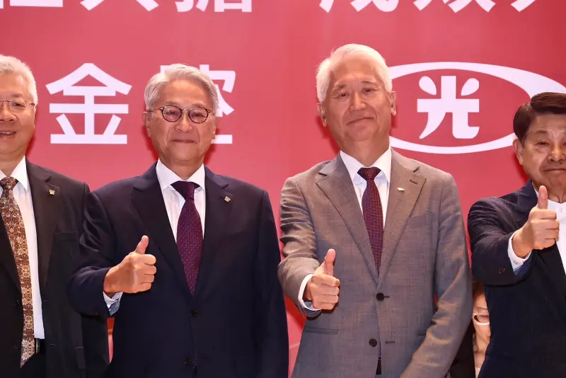 ▲台新金、新光金於今(11)日下午召開臨時董事會,研擬調高換股比例價格,雙方將在晚間8時,於證交所召開重訊記者會公布結果。(圖/記者朱永強攝影)
