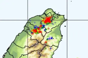 ▲午後北部雷聲大響，多地發出雷雨警戒，提醒民眾外出須留意。（圖／翻攝自中央氣象署）