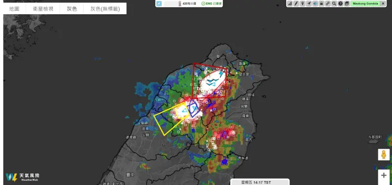 ▲今天的午後雷陣雨相當旺盛，閃電監測網偵測到北部地區一分鐘閃電次數超過400次。（圖／翻攝自「天氣風險WeatherRisk」）