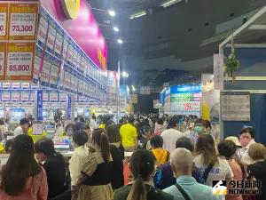 高雄巨蛋國際旅展暨家電展同步開跑 低價促銷拚買氣