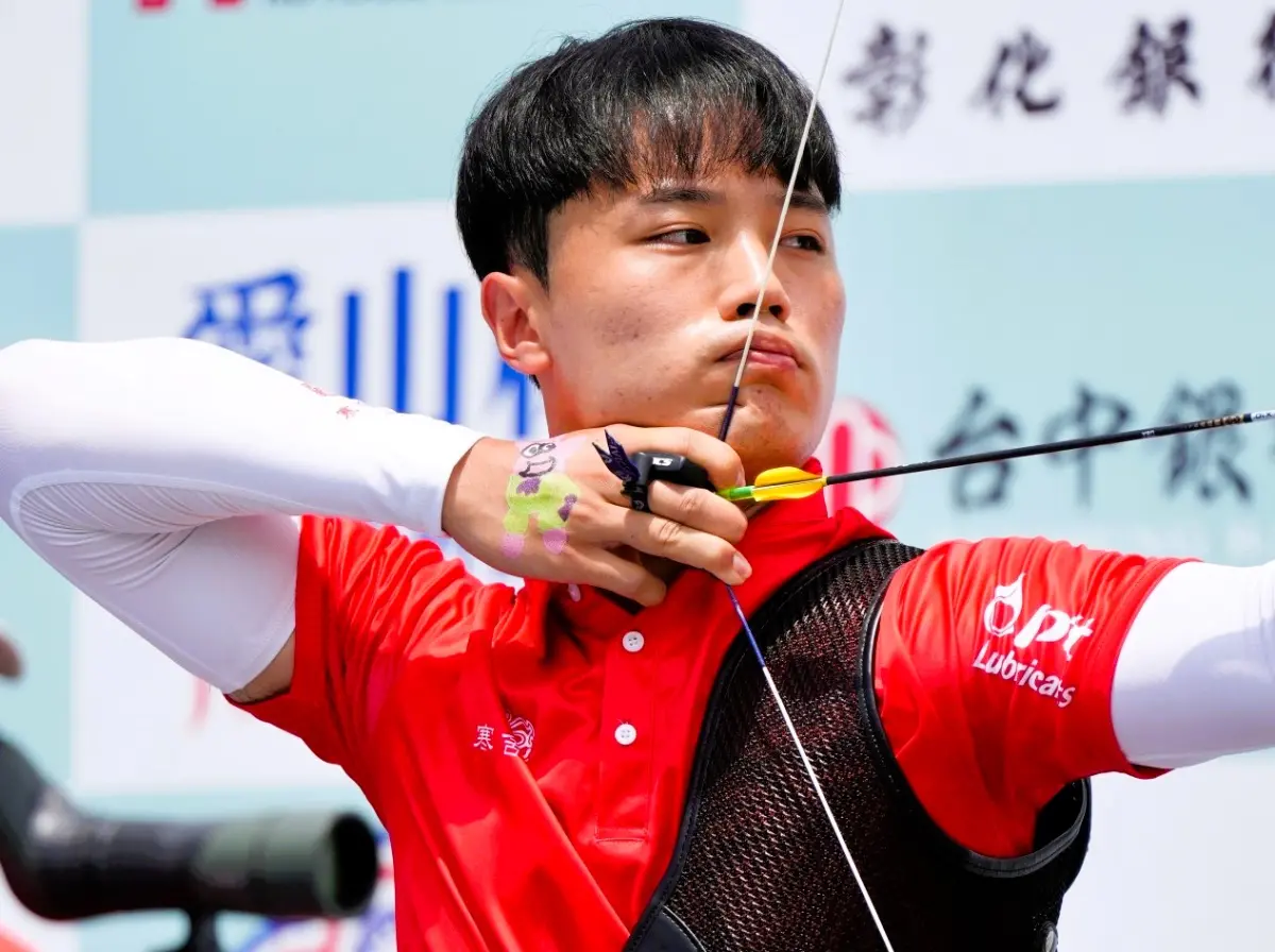 ▲楊恢哲男團排在第二位出發，第一箭只射出6分，但隨後7支箭有6支十分箭。（圖／射箭聯賽提供）