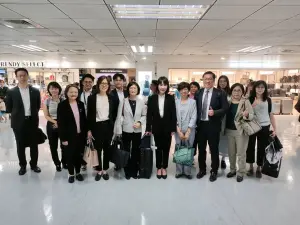 立法院財政委員會在召集委員郭國文安排下,今(26)日前往日本東京進行3天的考察行程,包括金管會副主委邱淑貞及銀行局長莊琇媛及財政部國庫署長陳柏誠也一同前往。(圖/郭國文辦公室提供) ▲立法院財政委員會在召集委員郭國文安排下,今(26)日前往日本東京進行3天的考察行程,包括金管會副主委邱淑貞及銀行局長莊琇媛及財政部國庫署長陳柏誠也一同前往。(圖/郭國文辦公室提供)