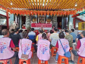 ▲基隆市北聖宮舉辦普渡祭祀，將信眾樂捐的供品，分送給學校、社區中需要幫助的弱勢家庭。（圖／翻攝畫面）