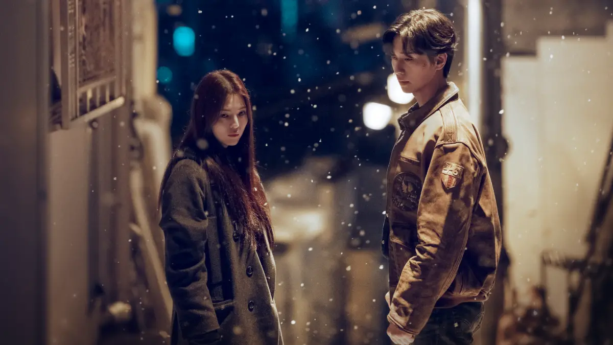 ▲Netflix 9月片單出爐，朴敘俊（右）、韓韶禧主演《京城怪物：第2季》回歸，這次將穿越時空到2024年首爾、再擦火花。（圖／Netflix）