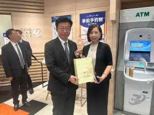 立法院財政委員會今(26)日赴日本東京考察中信銀行子行東京之星,並舉辦本國銀行經理人座談會,中信金總經理高麗雪也親赴日本接待。(圖/郭國文辦公室提供) ▲立法院財政委員會今(26)日赴日本東京考察中信銀行子行東京之星,並舉辦本國銀行經理人座談會,中信金總經理高麗雪也親赴日本接待。(圖/郭國文辦公室提供)