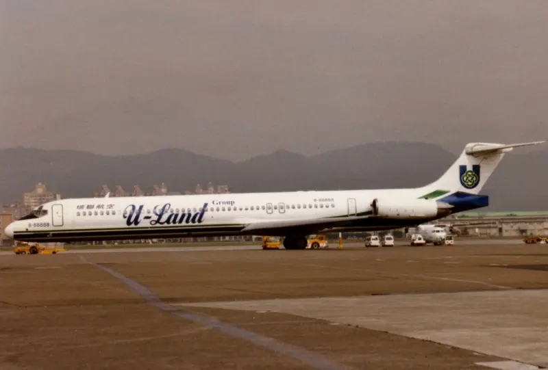 ▲瑞聯航空的麥道MD-82客機，1997年在松山機場的模樣。（圖／翻攝維基百科）