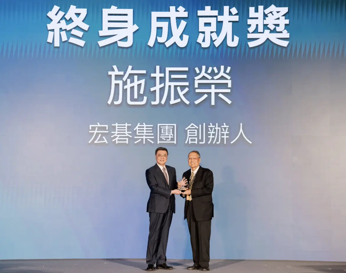 ▲宏碁集團創辦人施振榮今（27）日獲創投公會頒發首屆「創投之星」終生成就獎。（圖／創投公會提供）