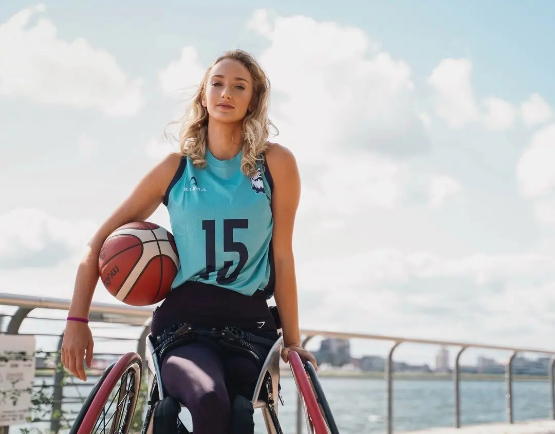 ▲Amy Conroy是英國女籃成員之一，在她年輕的時候患有骨肉瘤，骨肉瘤為骨癌的一種，代表英國出征帕運。（圖／Amy Conroy IG)