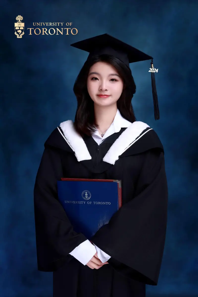 ▲應曉薇曾在他的臉書分享女兒應佳妤的多倫多大學畢業照。(圖/翻攝自應曉薇臉書)