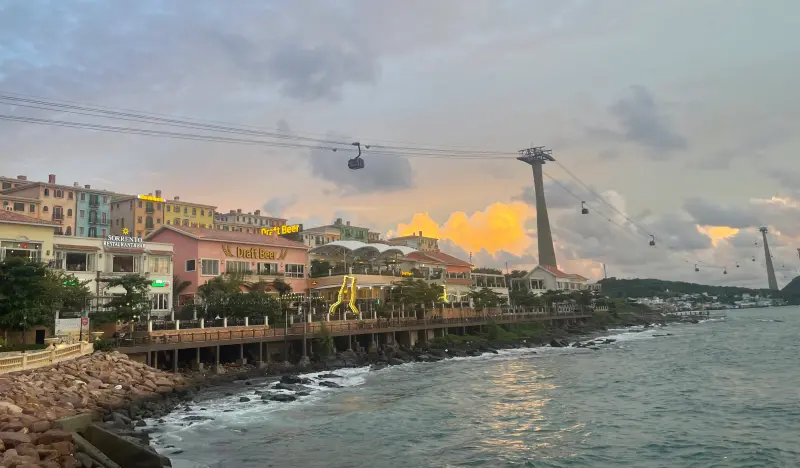 ▲越南富國島有世界最長纜車，可以觀覽海景和高處風景。（圖／記者賴正琳攝於2024.08.28）