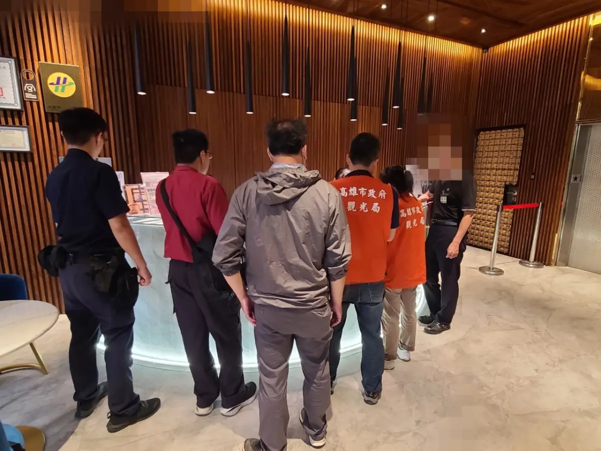 ▲為確保樂迷們旅宿環境品質與安全，市府觀光局8月中旬會同警察、消防、工務和衛生等單位啟動聯合檢查。圖為符合規定的展旺高雄行旅。（圖／高市府提供）