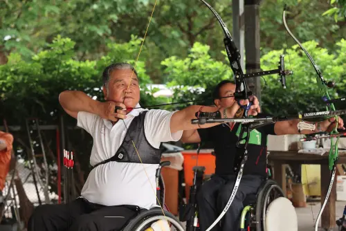 ▲兩度勇奪帕運男子反曲弓銅牌的65歲中華隊老將曾隆煇。（圖／翻攝自中華隊帕運IG）