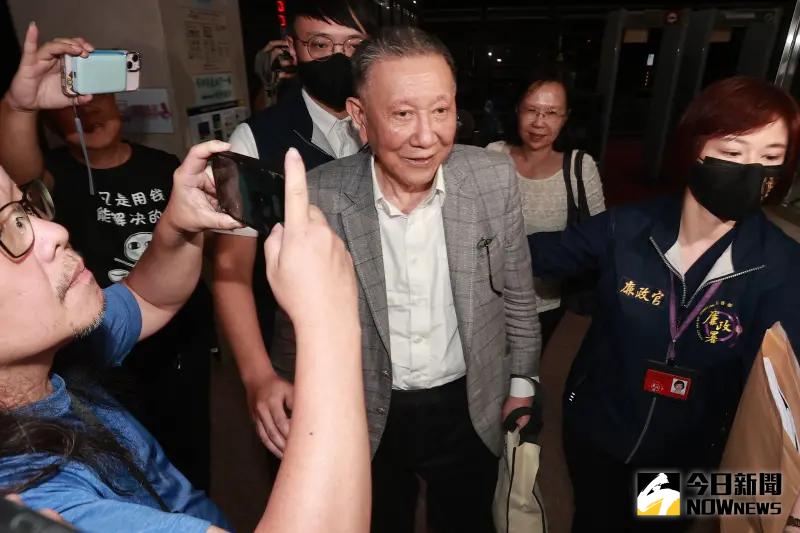 ▲台北地檢署持續偵辦京華城案，議員應曉薇、沈慶京遭列被告，28日晚間赴北檢複訊。（圖／記者葉政勳攝）