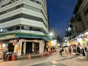 ▲招租店面位在新崛江商圈、文化路與仁智街口。（圖／翻攝高雄店面（出租、及找尋店面）臉書）