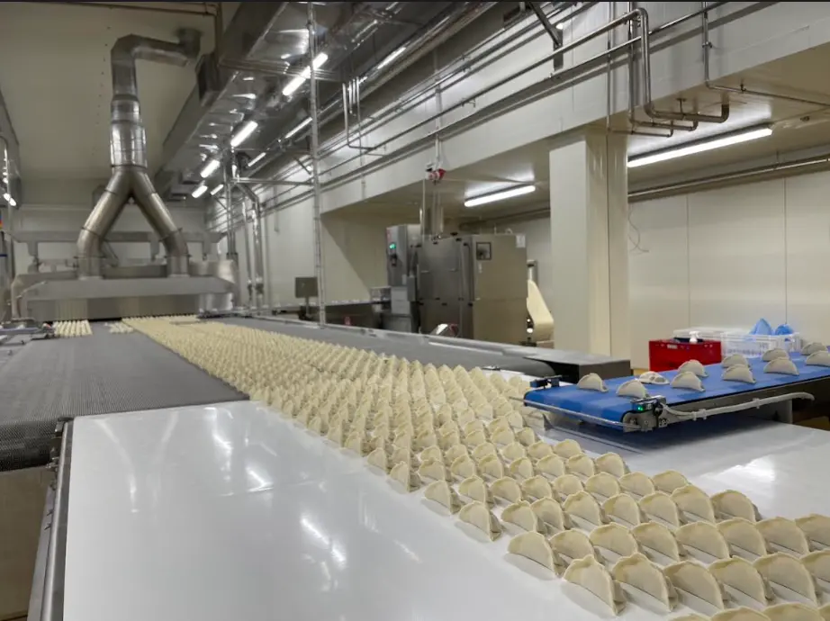 ▲郭智輝指出，台灣食品布局海外，應該要降低海外發展成本，因此經濟部將選擇在海外設置食品加工中心，集中製造擴散通路，並推動專業代工。圖為奇美食品波蘭羅茲廠。（圖／貿協提供）