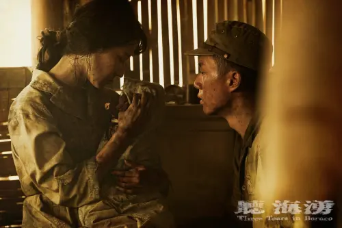 《聽海湧》吳翰林(右)企圖救出連俞涵,但連俞涵已經快失去求生意志。(圖片提供:公視) ▲《聽海湧》吳翰林(右)企圖救出連俞涵,但連俞涵已經快失去求生意志。(圖片提供:公視)