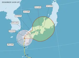 ▲珊珊颱風今天上午登陸日本鹿兒島，整體風雨預估會影響當地到週末。（圖／中央氣象署）