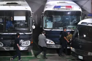 ▲應曉薇、沈慶京上囚車移送看守所。（圖／NOWnews攝影中心）