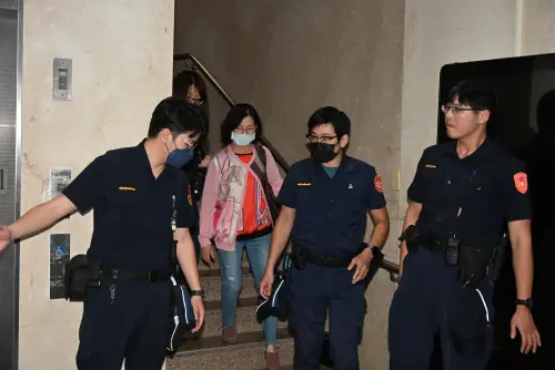 ▲彭振聲的妻子謝夏蕎2024年8月到台北地檢署作證。（圖／林調遜攝，2024.08.31）