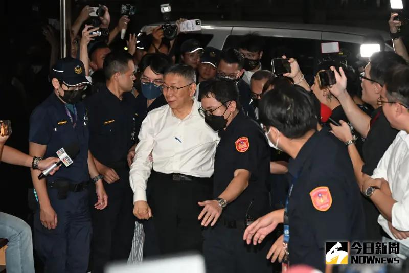    ▲柯文哲自認並非都市計畫專家，他在便當會都照念會議提報單上都發局提供的解決方案，哪一點違法？（圖／記者林調遜攝，2024.8.31）  