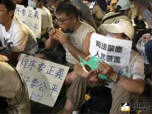 影／柯文哲涉貪遭聲押禁見「小草」反應曝光！怒喊綠共、相信清白
