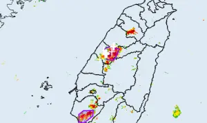 快訊／國家警報響了！雷雨彈狂灌「5縣市」　台南永康淹水警戒
