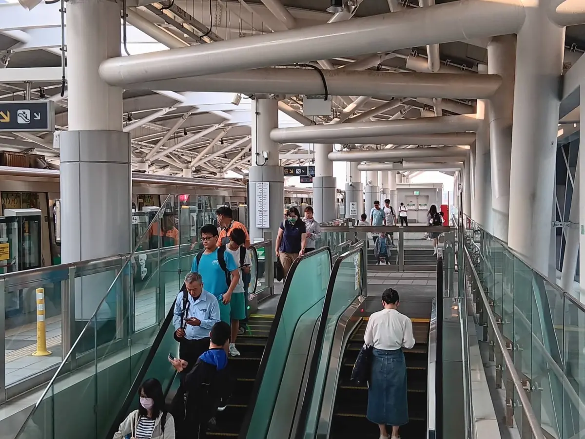 ▲高捷岡山站去年6月營運後，運量持續成長，統計今年1-7月平均月運量約11萬人次，較去年成長14.6%。（圖／高市府捷運局提供）