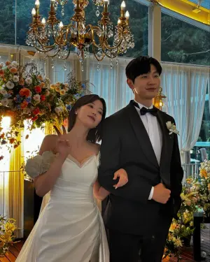 ▲▼林秀香公開劇中結婚的照片。（圖／林秀香IG）