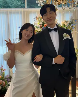 ▲▼林秀香公開劇中結婚的照片。（圖／林秀香IG）