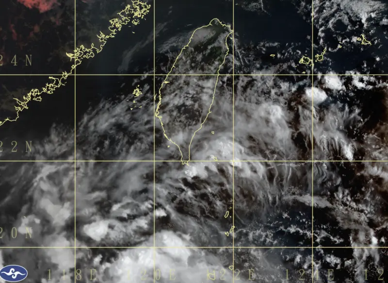 ▲前中央氣象局局長鄭明典表示，摩羯颱風的雲系往台灣移動，今（3）日台灣上空雲量增多，終於可以稍微降溫。（圖／鄭明典臉書）