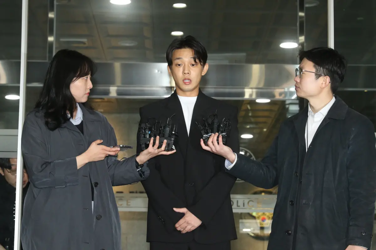 ▲劉亞仁（中）2023年被查出吸毒，一審判處有期徒刑1年，二審改緩刑，三審判決有期徒刑1年、緩刑2年。（圖／達志影像）