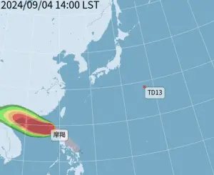 ▲摩羯颱風遠離台灣，但目前有 1 個熱帶性低氣壓，以每小時26公里速度，向北北西進行，會不會成為颱風，預計下週二之後才會比較明朗。（圖／翻攝氣象署官網）