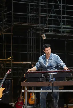 鳳小岳在《披荊斬棘》中演繹古琴。(圖/芒果TV《披荊斬棘》提供) ▲鳳小岳在《披荊斬棘》中演繹古琴。(圖/芒果TV《披荊斬棘》提供)
