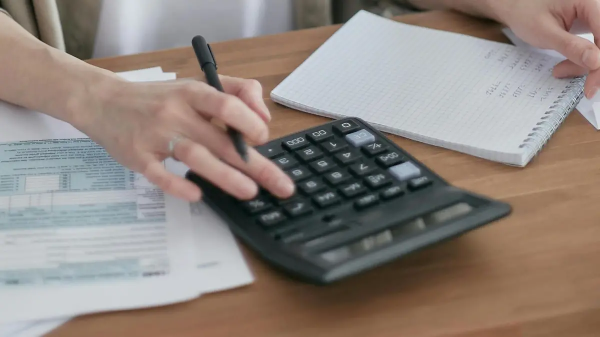 ▲有民眾在簽約買房前發現，自己信用分數只剩601分，擔心申請房貸不到8成，對此，專業代書表示，只要房子鑑價有達到，依照原PO的條件應該是沒有問題。（示意圖／pexels）