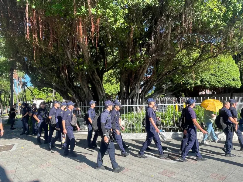 ▲警方為防止現場失控,派出大批人力部屬在北檢周圍。(圖/記者葉政勳攝.2024.09.05)