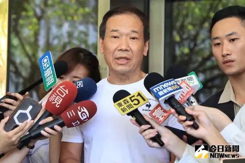 ▲台北市前市長柯文哲因涉入京華城弊案,預計下午重開羈押庭,稍早北市議員鍾小平也現身北檢門口。(圖/Nownews攝影中心) ▲台北市前市長柯文哲因涉入京華城弊案,預計下午重開羈押庭,稍早北市議員鍾小平也現身北檢門口。(圖/Nownews攝影中心)