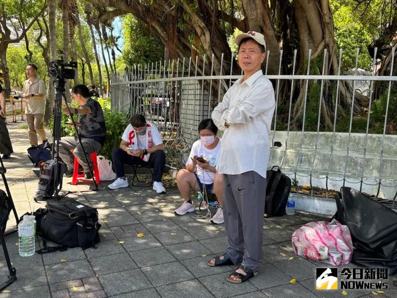 ▲京華城案重開羈押庭，小草集結小南門聲援柯文哲。（圖／記者呂炯昌攝，2024.09.05）