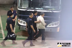 曾賭高空彈跳！柯文哲羈押禁見　王世堅嘆不勝唏噓、應向小草道歉
